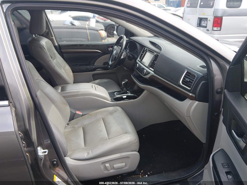 2016 Toyota Highlander VIN 5TDDKRFH8GS259940 IAAI salvage auction — NORMAL WEAR, Clear (Tennessee), sold $4,050 on 2026-07-23 (photo 5)