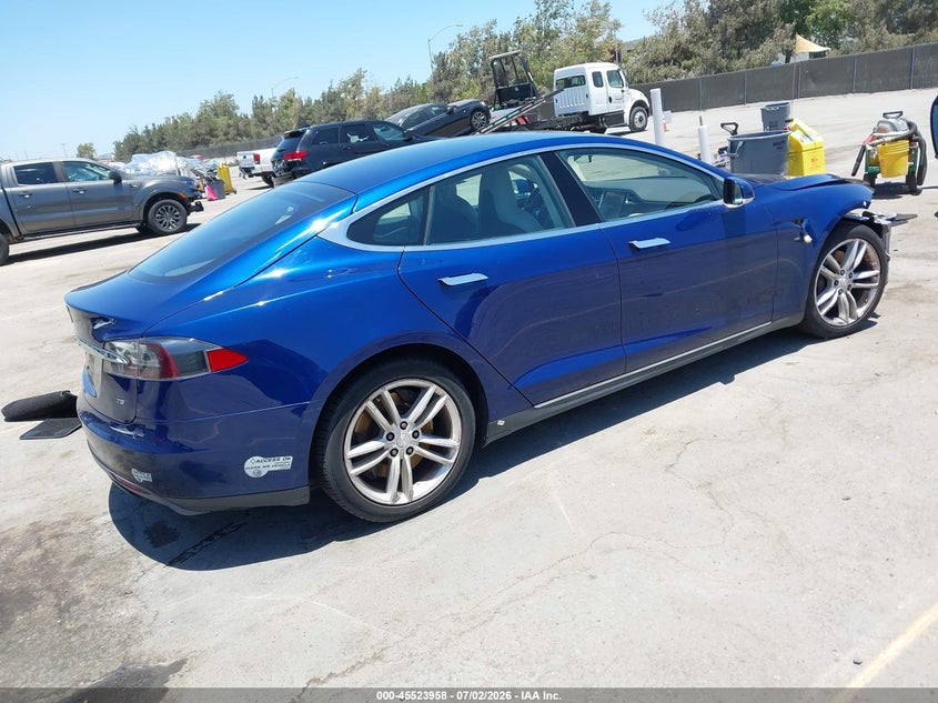 2016 Tesla Model s VIN 5YJSA1E17GF133122 IAAI salvage auction — RIGHT FRONT, Salvage (California), sold $2,825 on 2026-07-23 (photo 4)