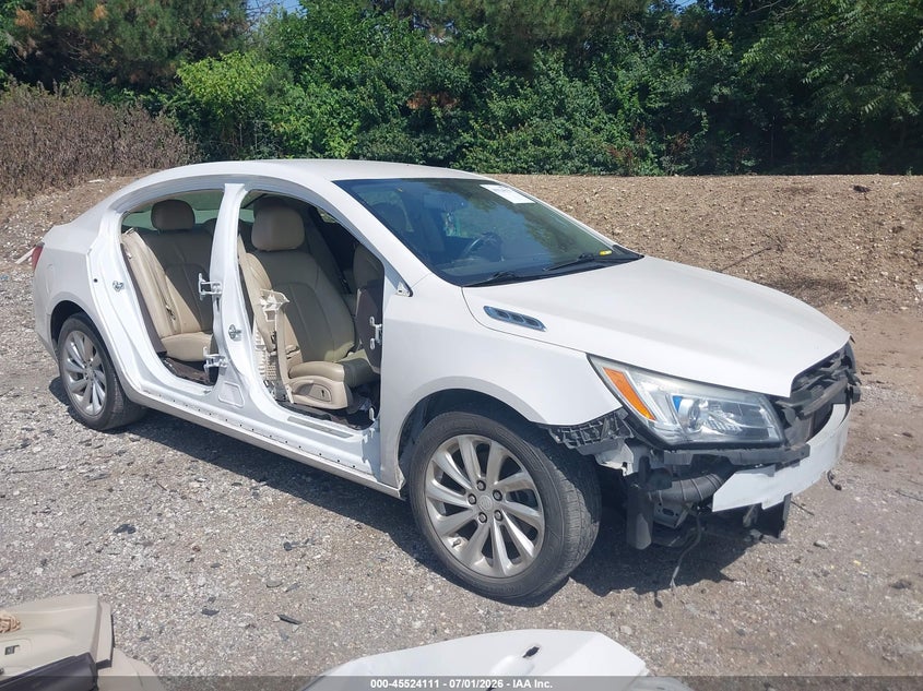 2015 Buick Lacrosse VIN 1G4GA5G30FF274681 IAAI salvage auction — RIGHT SIDE, Clear (Indiana), sold $1,300 on 2026-08-01 (photo 1)