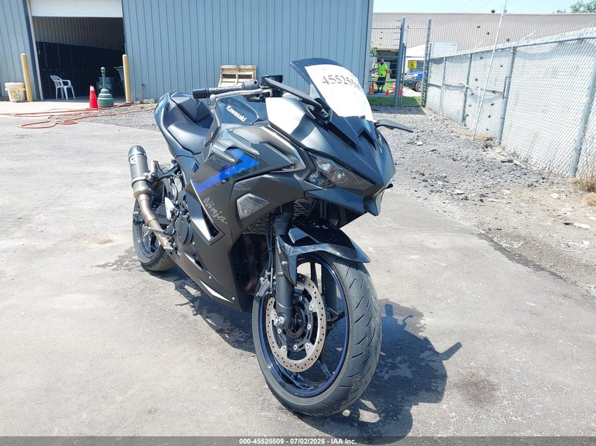 2025 Kawasaki Ninja VIN ML5EXGJ19SDA61082 IAAI salvage auction — SIDE, Salvage (Ohio), sold $575 on 2026-07-21 (photo 1)