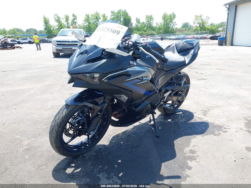 2025 Kawasaki Ninja VIN ML5EXGJ19SDA61082 IAAI salvage auction — SIDE, Salvage (Ohio), sold $575 on 2026-07-21 (photo 2)