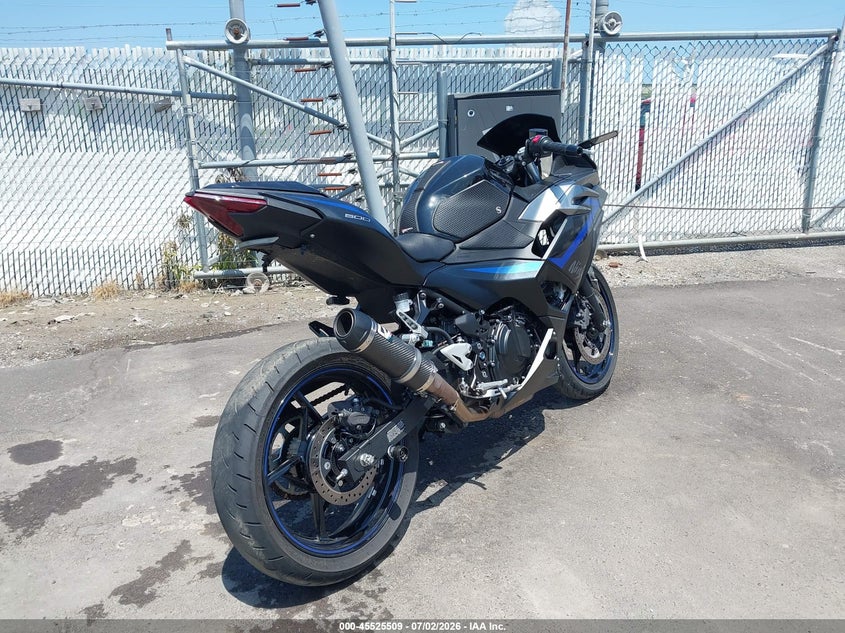 2025 Kawasaki Ninja VIN ML5EXGJ19SDA61082 IAAI salvage auction — SIDE, Salvage (Ohio), sold $575 on 2026-07-21 (photo 4)