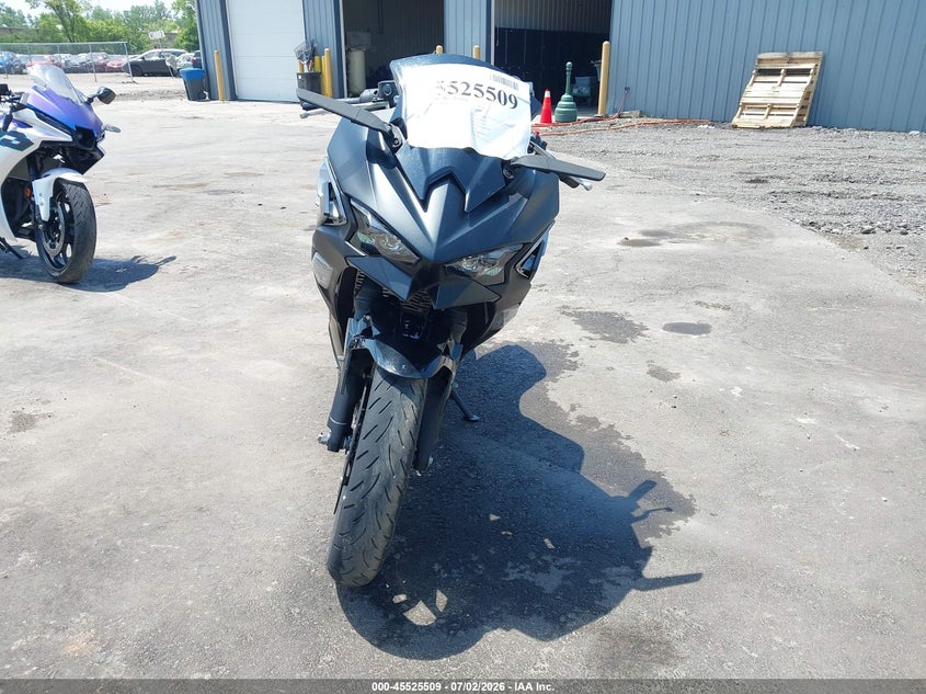 2025 Kawasaki Ninja VIN ML5EXGJ19SDA61082 IAAI salvage auction — SIDE, Salvage (Ohio), sold $575 on 2026-07-21 (photo 5)