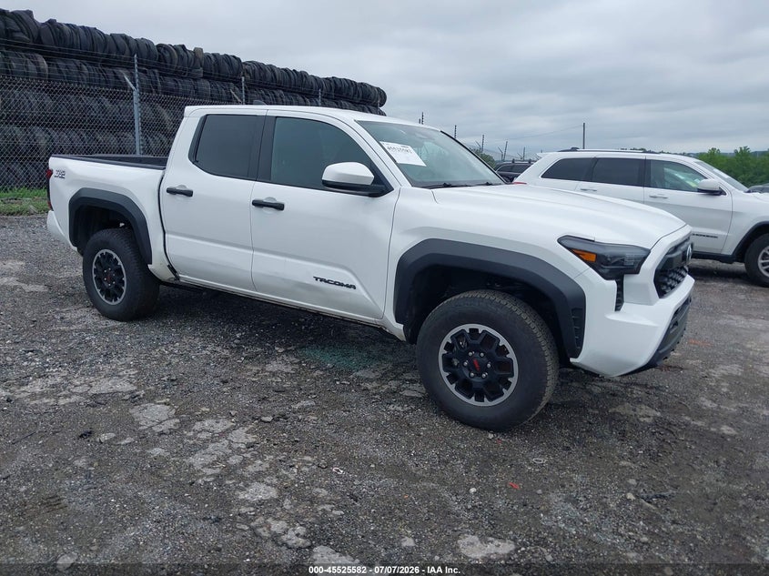 2025 Toyota Tacoma VIN 3TMLB5JN5SM118060 IAAI salvage auction — MECHANICAL, Clear (New York), sold $26,000 on 2026-07-31 (photo 1)