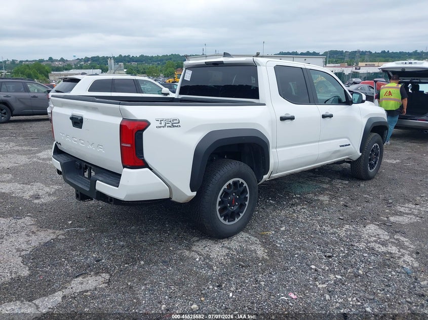 2025 Toyota Tacoma VIN 3TMLB5JN5SM118060 IAAI salvage auction — MECHANICAL, Clear (New York), sold $26,000 on 2026-07-31 (photo 4)