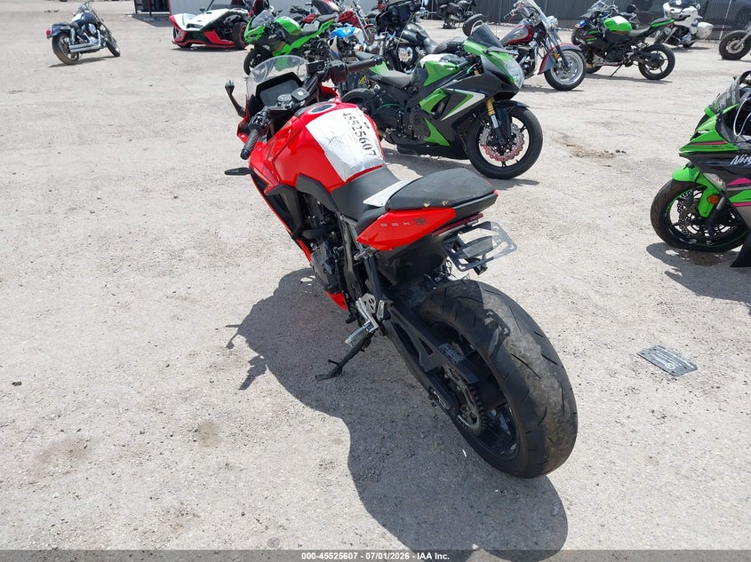 2026 Suzuki Gsx VIN JS1EM13B6T7101174 IAAI salvage auction — FRONT END, Wait Title, sold $2,350 on 2026-09-05 (photo 3)
