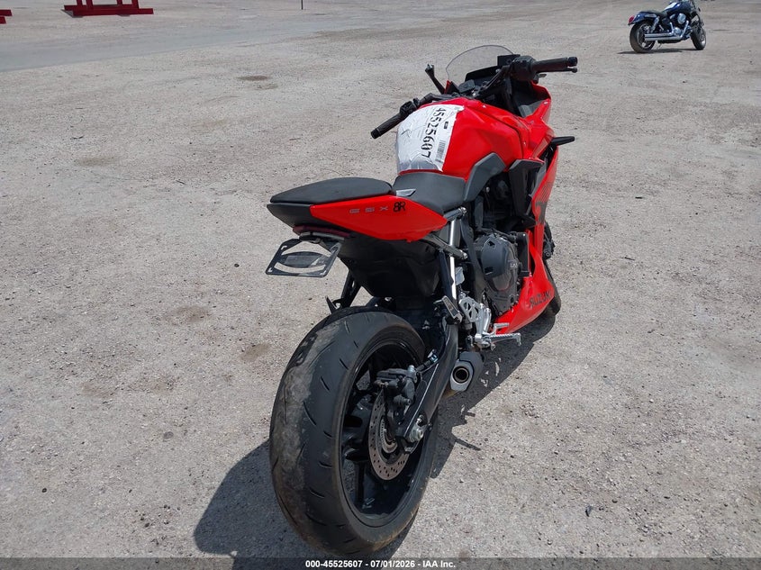 2026 Suzuki Gsx VIN JS1EM13B6T7101174 IAAI salvage auction — FRONT END, Wait Title, sold $2,350 on 2026-09-05 (photo 4)