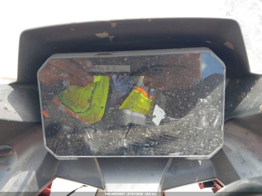 2026 Suzuki Gsx VIN JS1EM13B6T7101174 IAAI salvage auction — FRONT END, Wait Title, sold $2,350 on 2026-09-05 (photo 7)