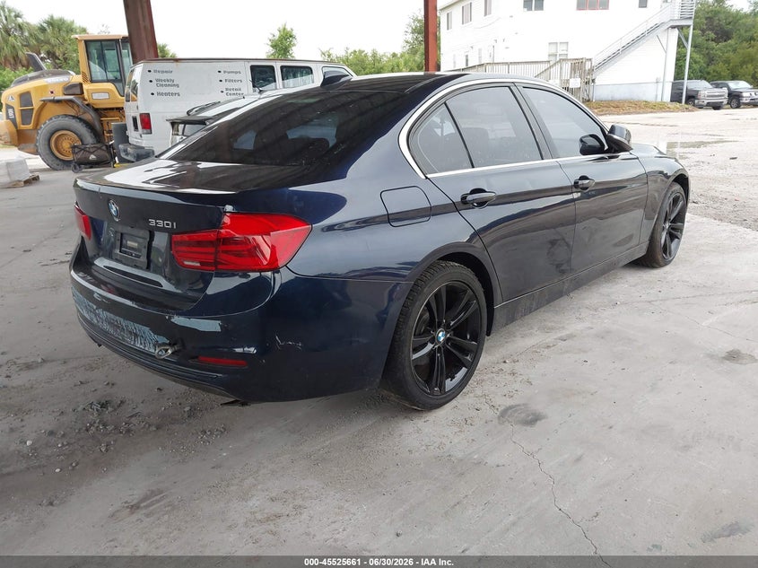 2017 BMW 3 series VIN WBA8B9G39HNU53966 IAAI salvage auction — NORMAL WEAR, Clear (Florida), sold $1,925 on 2026-07-28 (photo 4)