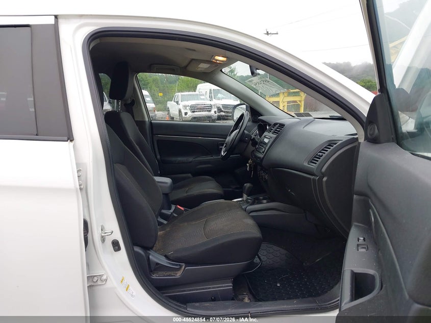 2016 Mitsubishi Outlander VIN JA4AR3AW5GZ023546 IAAI salvage auction — NORMAL WEAR, Clear (Pennsylvania), sold $550 on 2026-07-15 (photo 5)