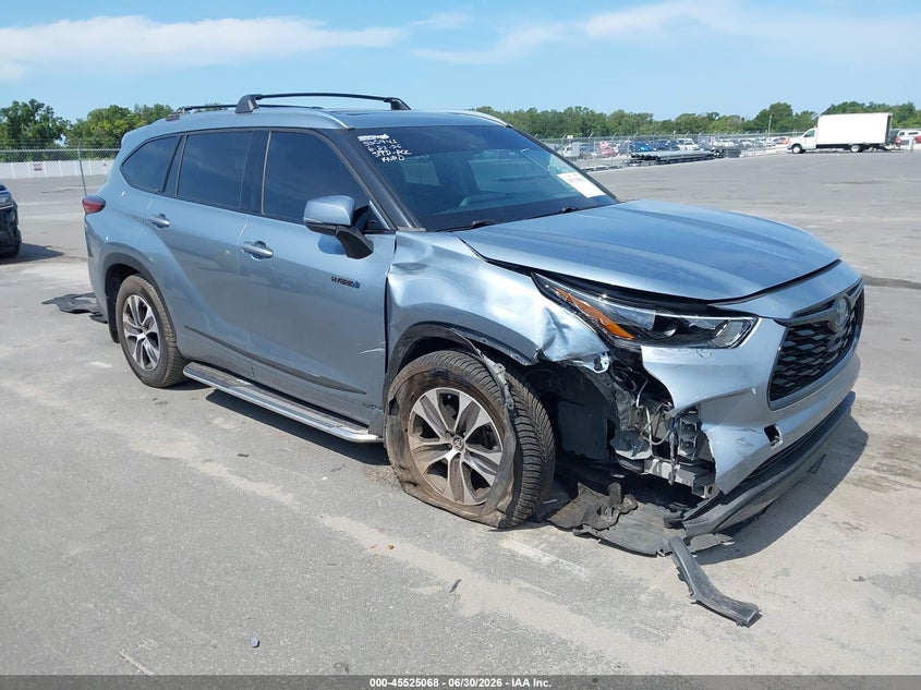2021 Toyota Highlander VIN 5TDGBRCH1MS026785 IAAI salvage auction — RIGHT FRONT, Salvage Title, sold $14,000 on 2026-07-29 (photo 1)