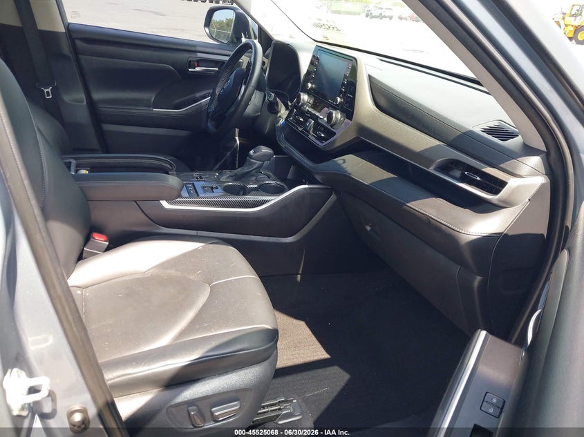 2021 Toyota Highlander VIN 5TDGBRCH1MS026785 IAAI salvage auction — RIGHT FRONT, Salvage Title, sold $14,000 on 2026-07-29 (photo 5)