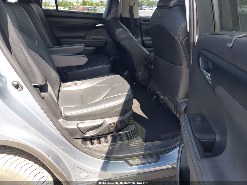 2021 Toyota Highlander VIN 5TDGBRCH1MS026785 IAAI salvage auction — RIGHT FRONT, Salvage Title, sold $14,000 on 2026-07-29 (photo 8)
