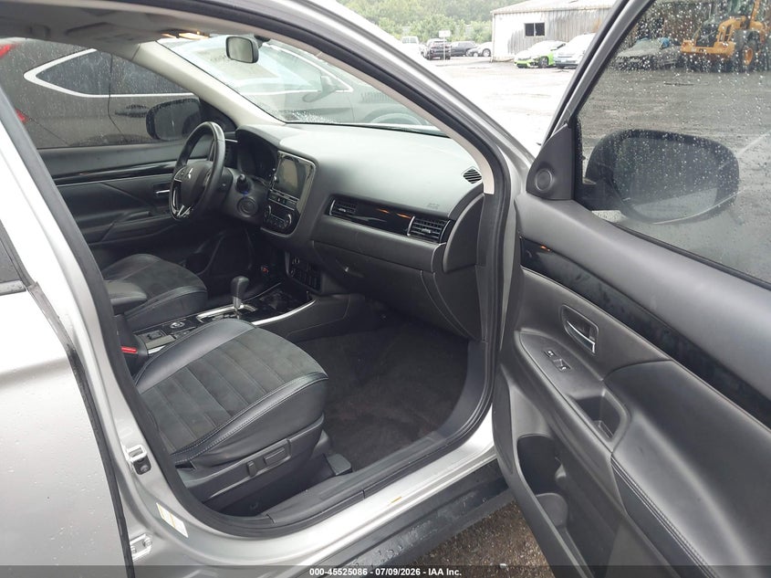2019 Mitsubishi Outlander VIN JA4AZ3A35KZ043519 IAAI salvage auction — REAR END, Salvage Title, sold $3,550 on 2026-08-02 (photo 5)