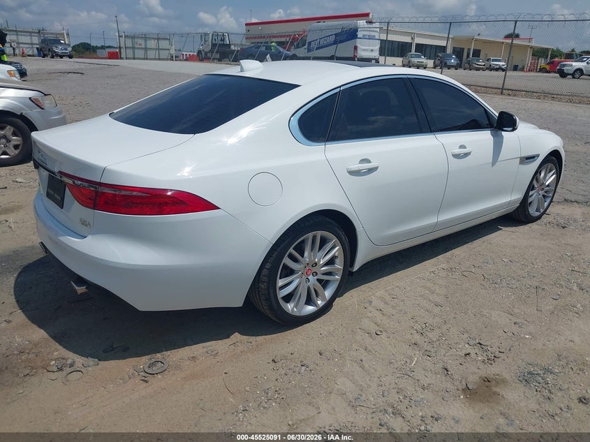 2017 Jaguar Xf VIN SAJBK4BVXHCY44125 IAAI salvage auction — NORMAL WEAR, Clear (Missouri), sold $5,500 on 2026-07-16 (photo 4)