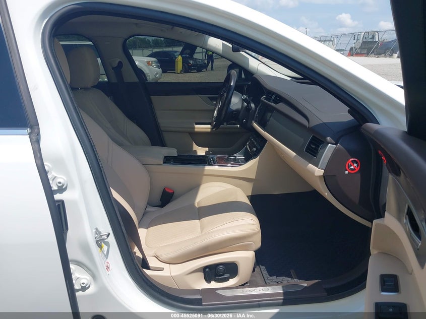 2017 Jaguar Xf VIN SAJBK4BVXHCY44125 IAAI salvage auction — NORMAL WEAR, Clear (Missouri), sold $5,500 on 2026-07-16 (photo 5)