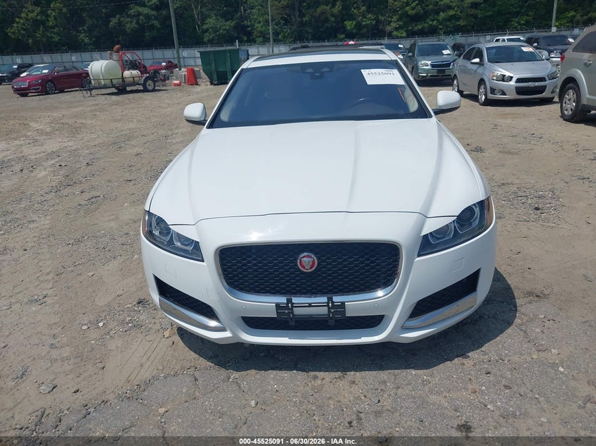 2017 Jaguar Xf VIN SAJBK4BVXHCY44125 IAAI salvage auction — NORMAL WEAR, Clear (Missouri), sold $5,500 on 2026-07-16 (photo 6)