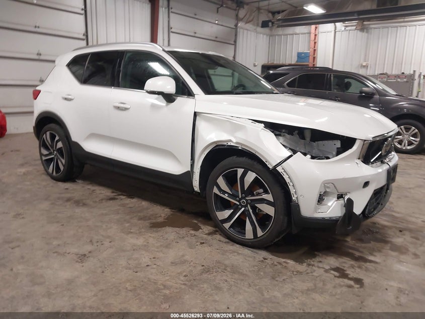 2024 Volvo Xc40 VIN YV4L12UF5R2235349 IAAI salvage auction — RIGHT FRONT, Salvage Title, sold $13,850 on 2026-07-28 (photo 1)