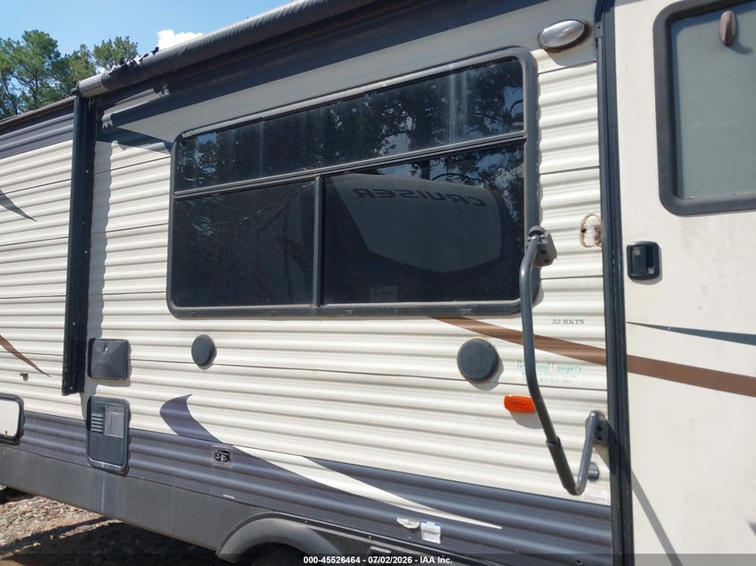 2017 Puma VIN 4X4TPUH20HP064882 IAAI salvage auction — RIGHT SIDE, Salvage Title, sold $575 on 2026-07-30 (photo 6)