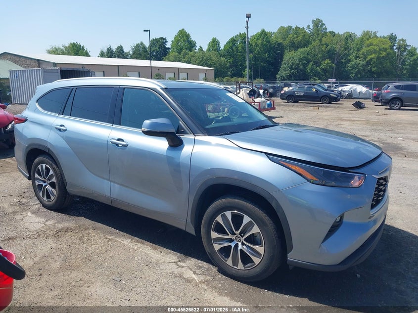 2022 Toyota Highlander VIN 5TDGZRAH9NS094090 IAAI salvage auction — SIDE, Salvage (Virginia), sold $15,700 on 2026-07-20 (photo 1)