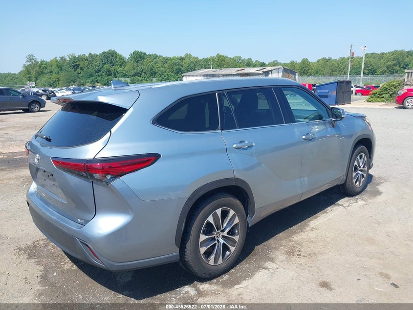 2022 Toyota Highlander VIN 5TDGZRAH9NS094090 IAAI salvage auction — SIDE, Salvage (Virginia), sold $15,700 on 2026-07-20 (photo 4)
