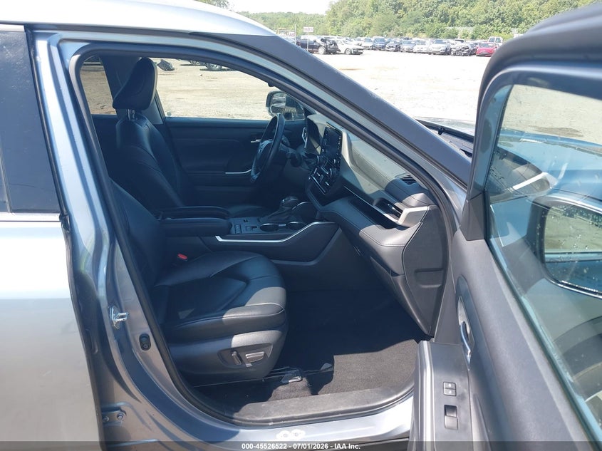 2022 Toyota Highlander VIN 5TDGZRAH9NS094090 IAAI salvage auction — SIDE, Salvage (Virginia), sold $15,700 on 2026-07-20 (photo 5)