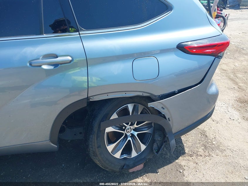 2022 Toyota Highlander VIN 5TDGZRAH9NS094090 IAAI salvage auction — SIDE, Salvage (Virginia), sold $15,700 on 2026-07-20 (photo 6)