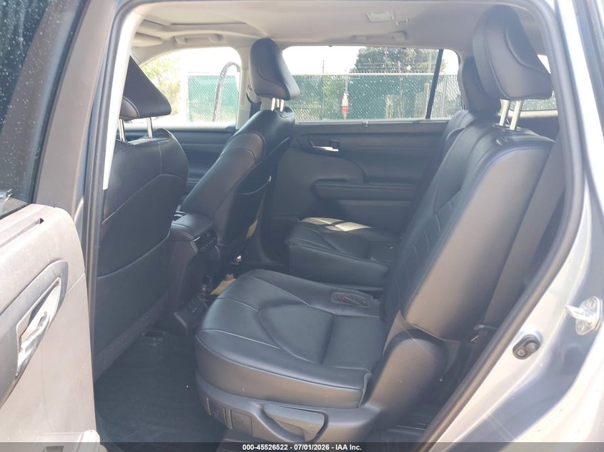 2022 Toyota Highlander VIN 5TDGZRAH9NS094090 IAAI salvage auction — SIDE, Salvage (Virginia), sold $15,700 on 2026-07-20 (photo 8)
