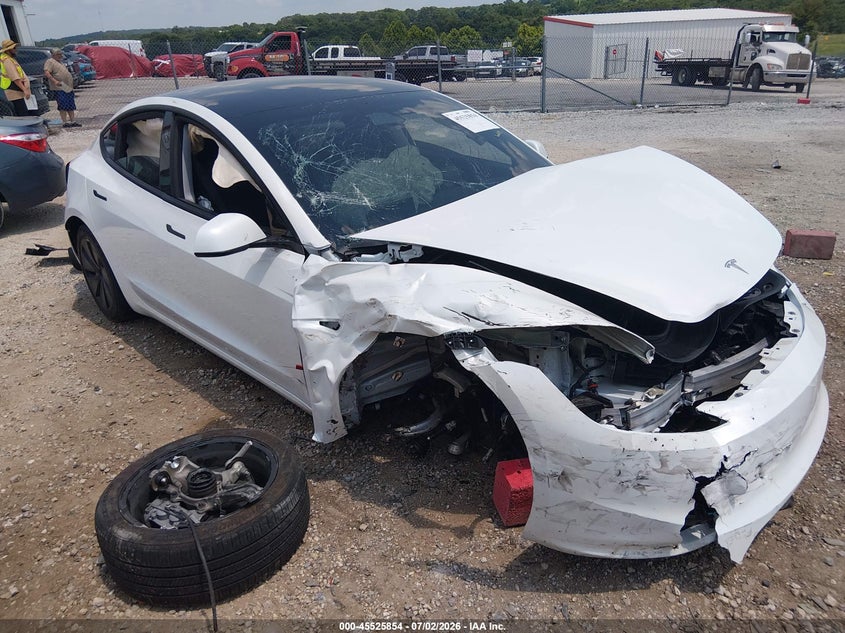 2025 Tesla Model 3 VIN 5YJ3E1EB8SF904391 IAAI salvage auction — RIGHT FRONT, Salvage Title, sold $5,700 on 2026-08-02 (photo 1)
