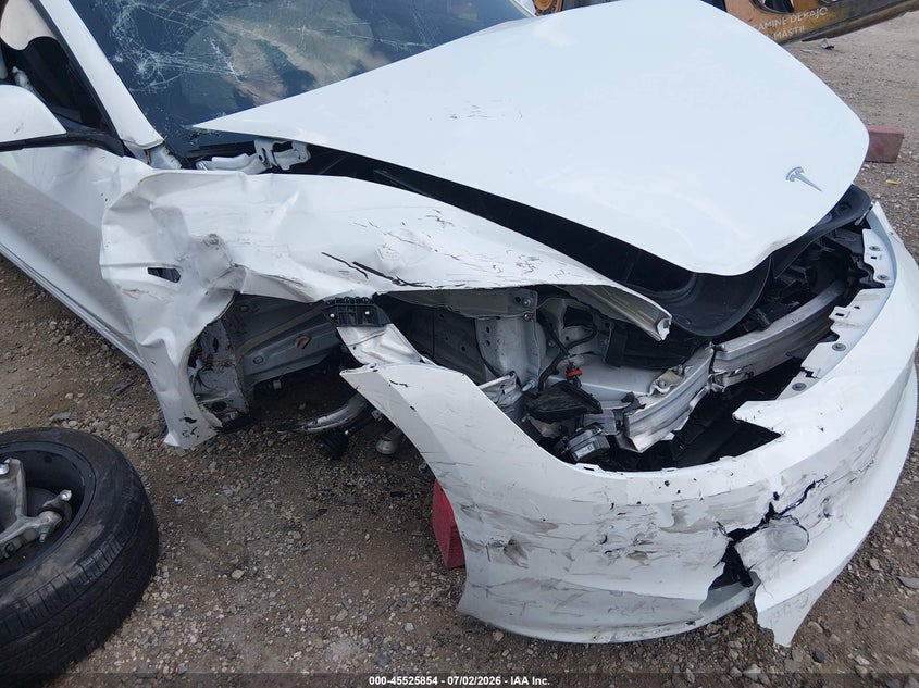 2025 Tesla Model 3 VIN 5YJ3E1EB8SF904391 IAAI salvage auction — RIGHT FRONT, Salvage Title, sold $5,700 on 2026-08-02 (photo 6)