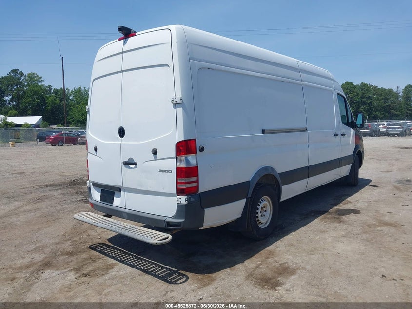 2016 Mercedes-benz Sprinter VIN WD3PE8DD6GP364642 IAAI salvage auction — LEFT & RIGHT, Clear (Virginia), sold $2,350 on 2026-07-10 (photo 4)