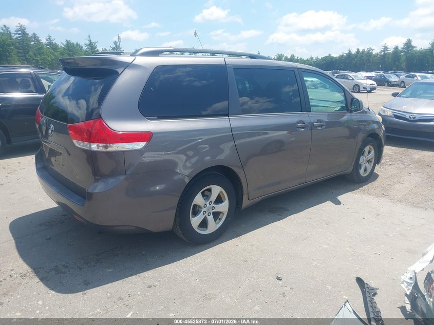 2011 Toyota Sienna VIN 5TDKK3DC2BS130824 IAAI salvage auction — NORMAL WEAR, Clear (Massachusetts), sold $2,175 on 2026-07-10 (photo 4)