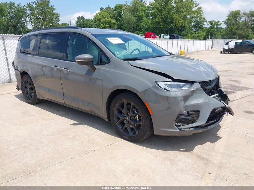 2023 Chrysler Pacifica VIN 2C4RC1BG2PR505665 IAAI salvage auction — FRONT & REAR, Salvage Title, sold $5,800 on 2026-08-25 (photo 1)