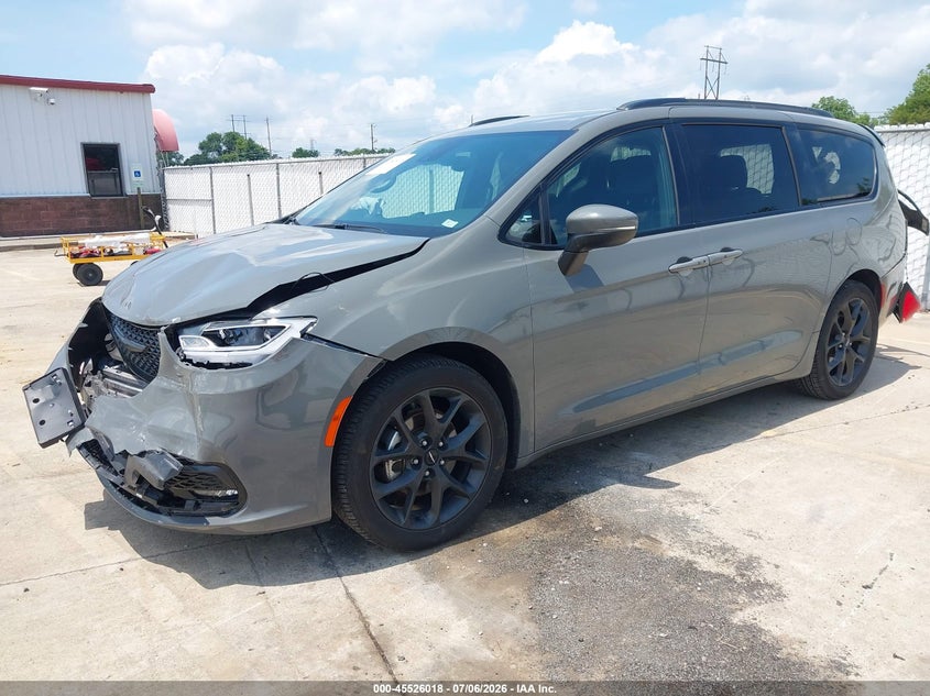 2023 Chrysler Pacifica VIN 2C4RC1BG2PR505665 IAAI salvage auction — FRONT & REAR, Salvage Title, sold $5,800 on 2026-08-25 (photo 2)