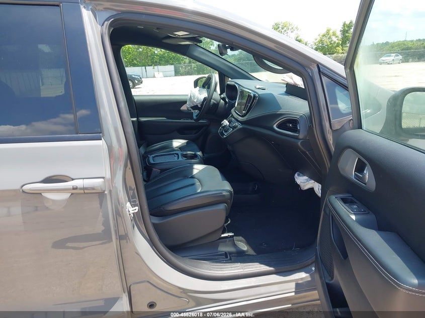 2023 Chrysler Pacifica VIN 2C4RC1BG2PR505665 IAAI salvage auction — FRONT & REAR, Salvage Title, sold $5,800 on 2026-08-25 (photo 5)