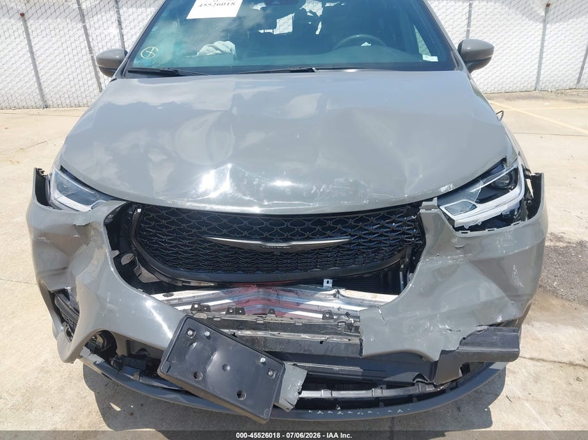 2023 Chrysler Pacifica VIN 2C4RC1BG2PR505665 IAAI salvage auction — FRONT & REAR, Salvage Title, sold $5,800 on 2026-08-25 (photo 6)