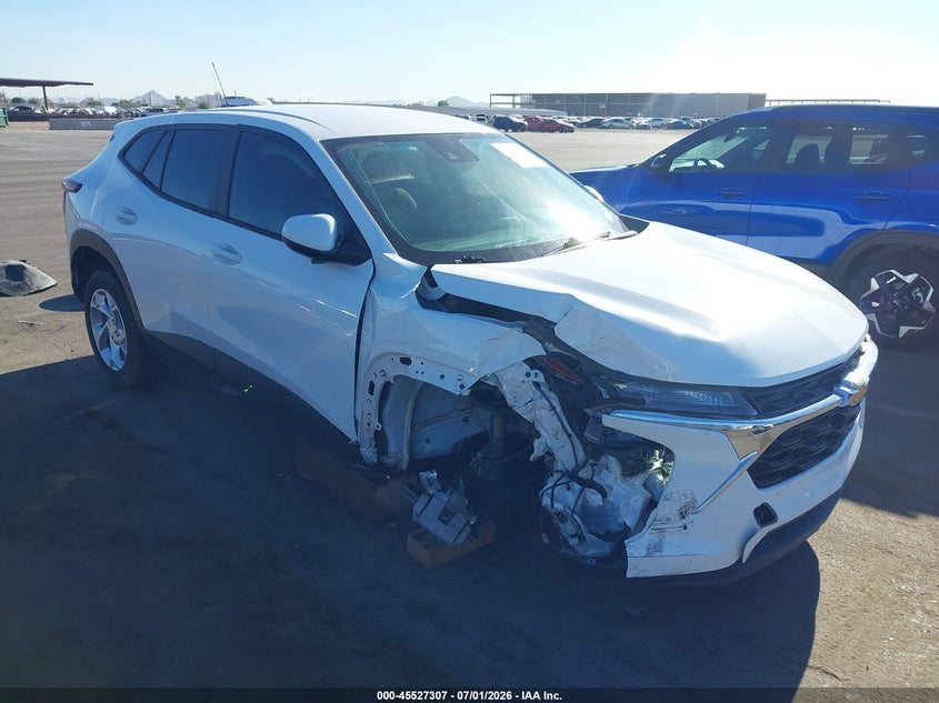 2024 Chevrolet Trax VIN KL77LFE27RC135990 IAAI salvage auction — RIGHT FRONT, Salvage Title, sold $2,700 on 2026-08-01 (photo 1)