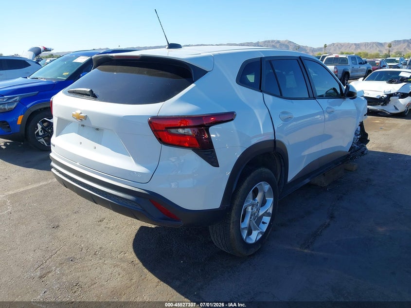 2024 Chevrolet Trax VIN KL77LFE27RC135990 IAAI salvage auction — RIGHT FRONT, Salvage Title, sold $2,700 on 2026-08-01 (photo 4)