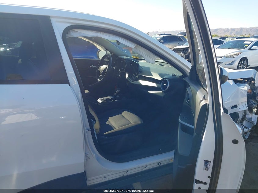 2024 Chevrolet Trax VIN KL77LFE27RC135990 IAAI salvage auction — RIGHT FRONT, Salvage Title, sold $2,700 on 2026-08-01 (photo 5)