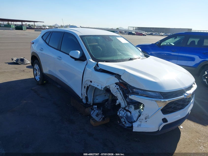 2024 Chevrolet Trax VIN KL77LFE27RC135990 IAAI salvage auction — RIGHT FRONT, Salvage Title, sold $2,700 on 2026-08-01 (photo 6)