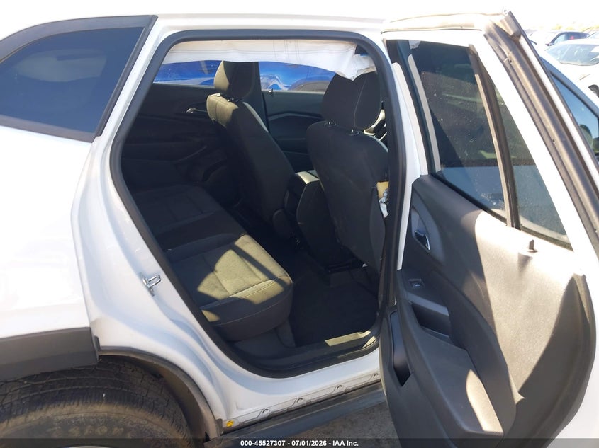 2024 Chevrolet Trax VIN KL77LFE27RC135990 IAAI salvage auction — RIGHT FRONT, Salvage Title, sold $2,700 on 2026-08-01 (photo 8)