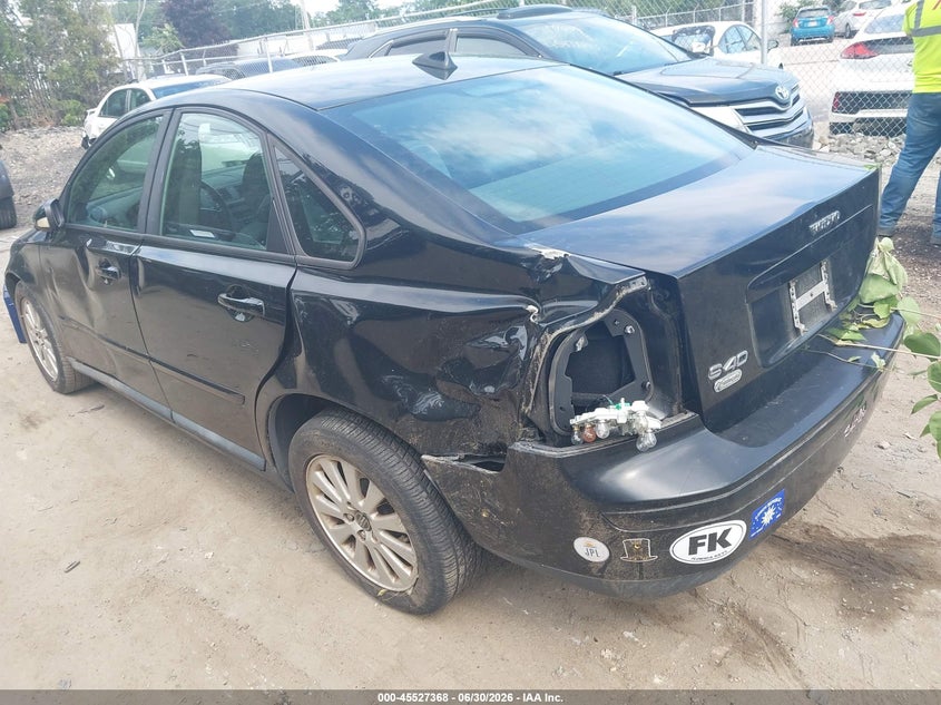 2005 Volvo S40 VIN YV1MS390452115643 IAAI salvage auction — REAR END, Salvage (Rhode Island), sold $375 on 2026-08-04 (photo 3)