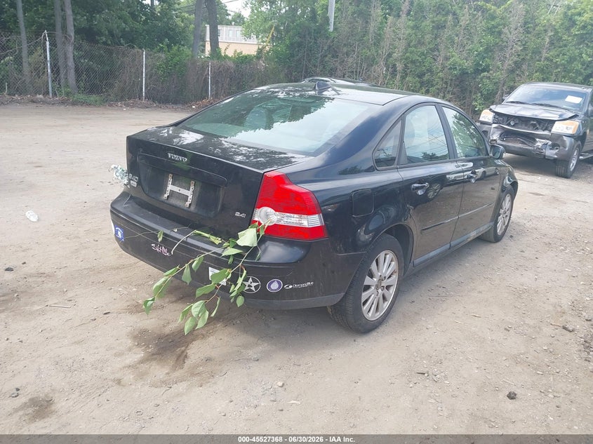 2005 Volvo S40 VIN YV1MS390452115643 IAAI salvage auction — REAR END, Salvage (Rhode Island), sold $375 on 2026-08-04 (photo 4)