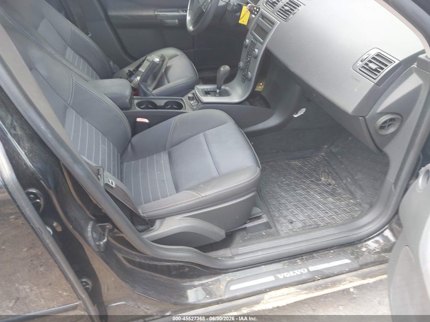 2005 Volvo S40 VIN YV1MS390452115643 IAAI salvage auction — REAR END, Salvage (Rhode Island), sold $375 on 2026-08-04 (photo 5)