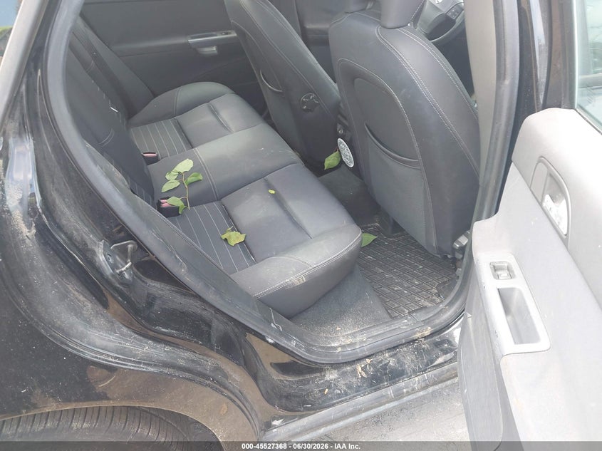 2005 Volvo S40 VIN YV1MS390452115643 IAAI salvage auction — REAR END, Salvage (Rhode Island), sold $375 on 2026-08-04 (photo 8)
