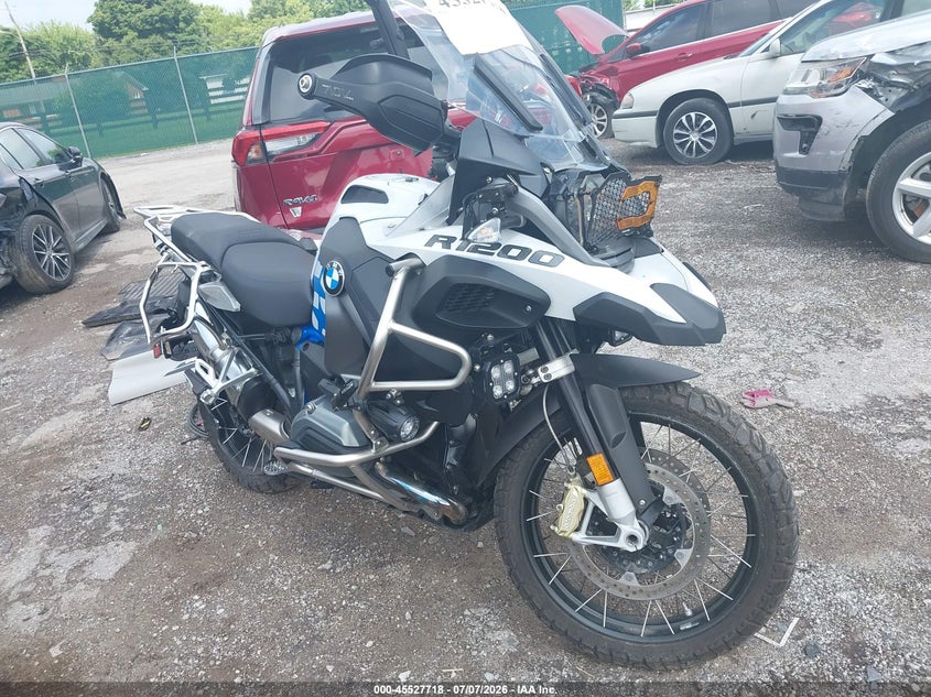 2018 BMW R 1200 VIN WB10A1202JZ968112 — IAAI salvage auction photo