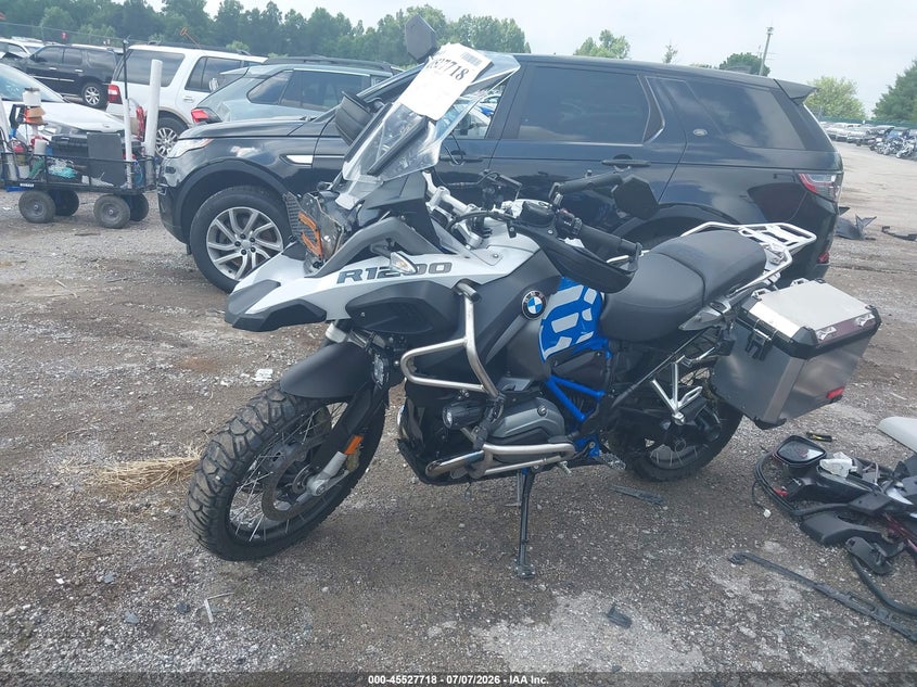 2018 BMW R 1200 VIN WB10A1202JZ968112 IAAI salvage auction — ALL OVER, Salvage (Kentucky), sold $8,000 on 2026-08-19 (photo 2)