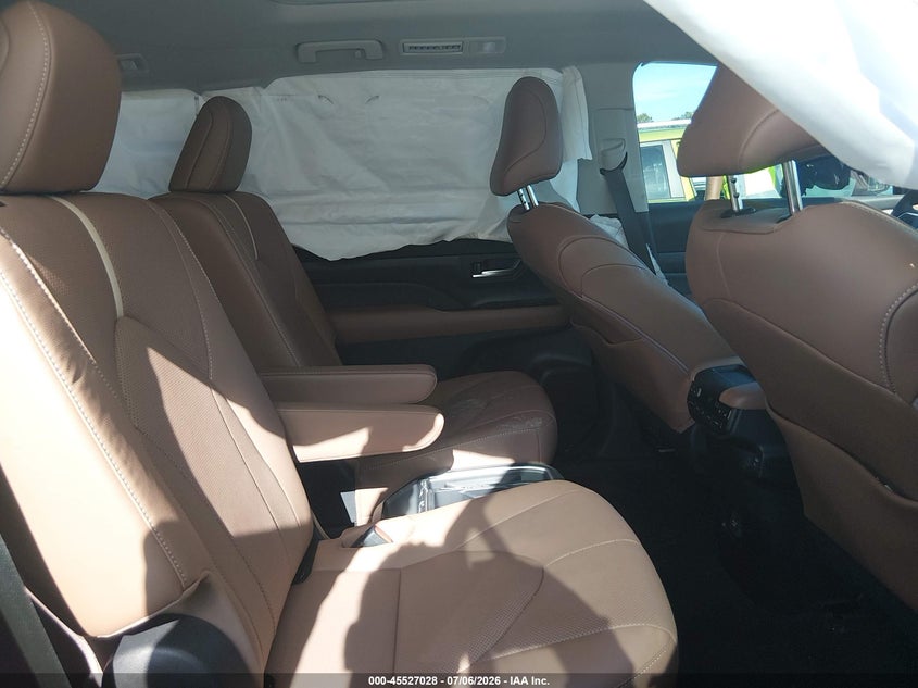 2025 Toyota Highlander VIN 5TDAAAB55SS095428 IAAI salvage auction — LEFT SIDE, Rebuildable (Florida), sold $22,100 on 2026-07-30 (photo 8)