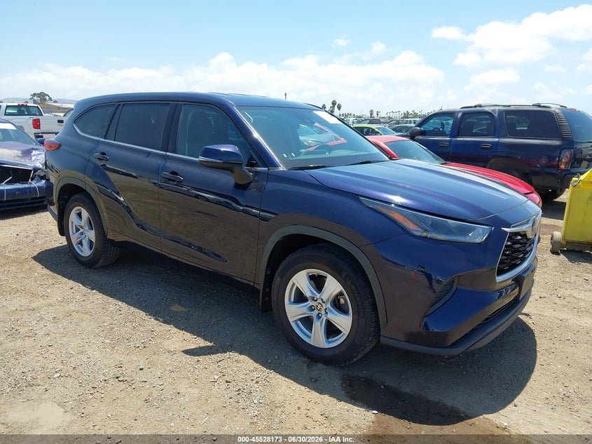 2021 Toyota Highlander VIN 5TDCZRAH3MS043200 IAAI salvage auction — LEFT FRONT, Wait Title, sold $8,100 on 2026-07-31 (photo 1)