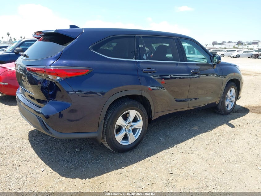 2021 Toyota Highlander VIN 5TDCZRAH3MS043200 IAAI salvage auction — LEFT FRONT, Wait Title, sold $8,100 on 2026-07-31 (photo 4)